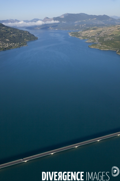 Vue aerienne du lac de Serre Poncon