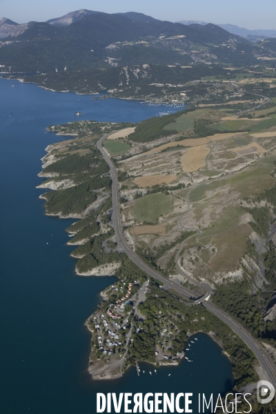 Vue aerienne du lac de Serre Poncon