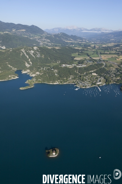 Vue aerienne du lac de Serre Poncon