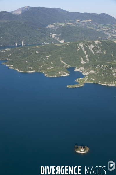 Vue aerienne du lac de Serre Poncon