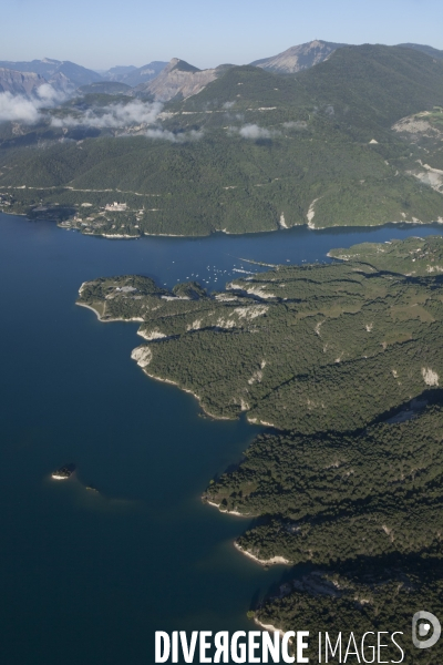 Vue aerienne du lac de Serre Poncon