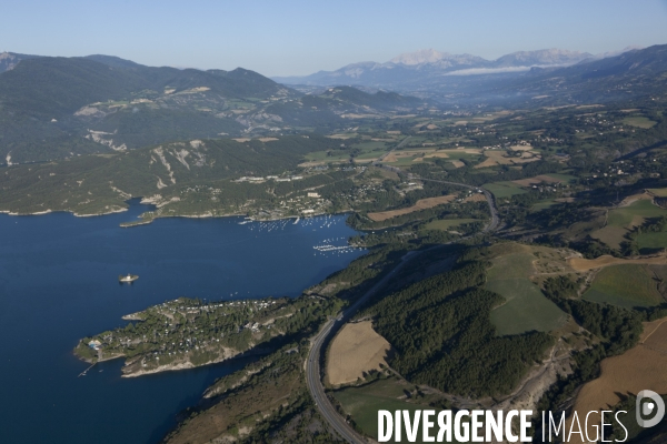 Vue aerienne du lac de Serre Poncon