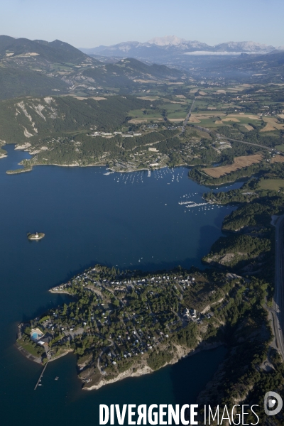 Vue aerienne du lac de Serre Poncon