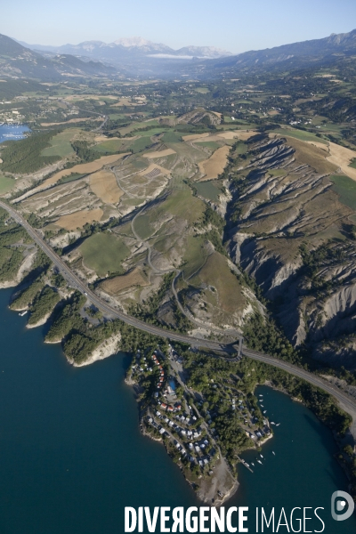 Vue aerienne du lac de Serre Poncon