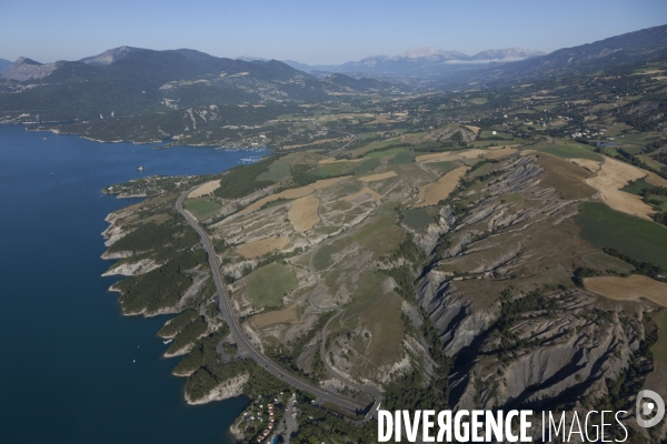 Vue aerienne du lac de Serre Poncon