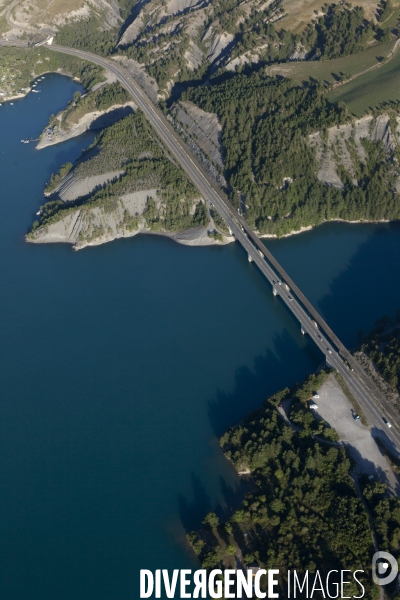 Vue aerienne du lac de Serre Poncon