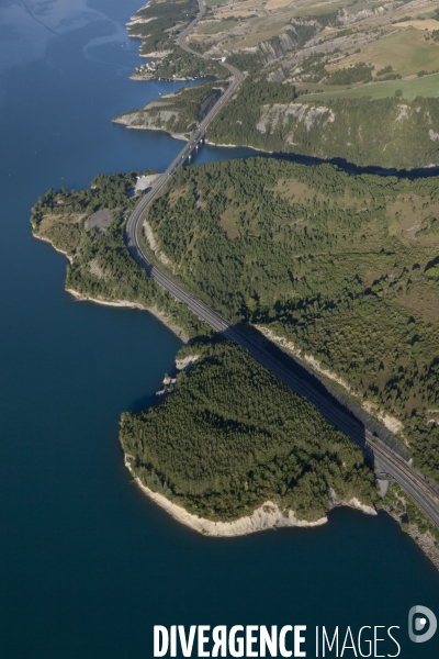 Vue aerienne du lac de Serre Poncon