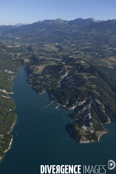 Vue aerienne du lac de Serre Poncon