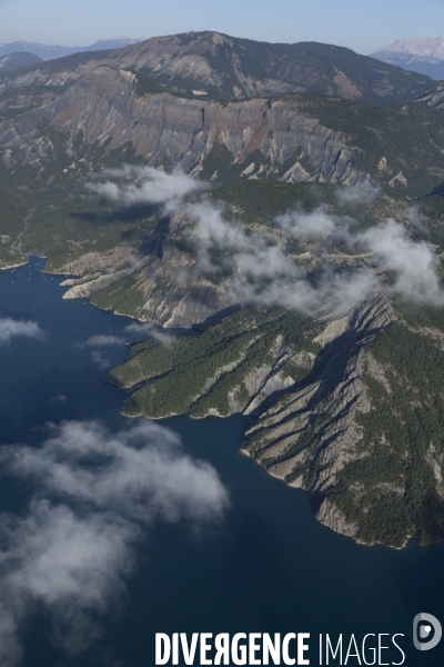 Vue aerienne du lac de Serre Poncon