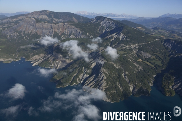Vue aerienne du lac de Serre Poncon