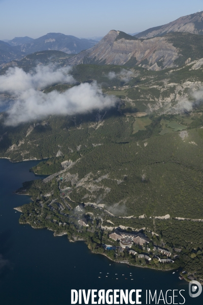 Vue aerienne du lac de Serre Poncon