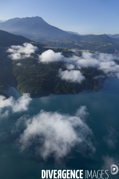 Vue aerienne du lac de Serre Poncon