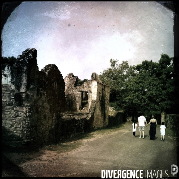 Depuis le 10 juin 1944, les ruines du village d Oradour sur Glane en Haute-Vienne ont été conservées en témoignage des atrocités commises par les nazis.