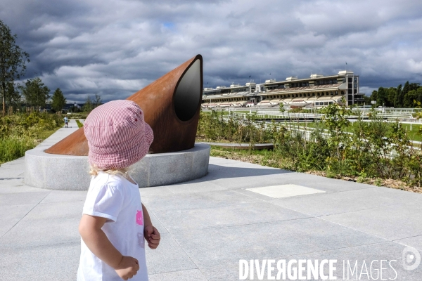 Un nouveau parc à Paris : les pelouses de l hippodrome d Auteuil.