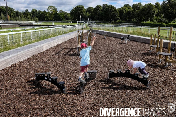 Un nouveau parc à Paris : les pelouses de l hippodrome d Auteuil.