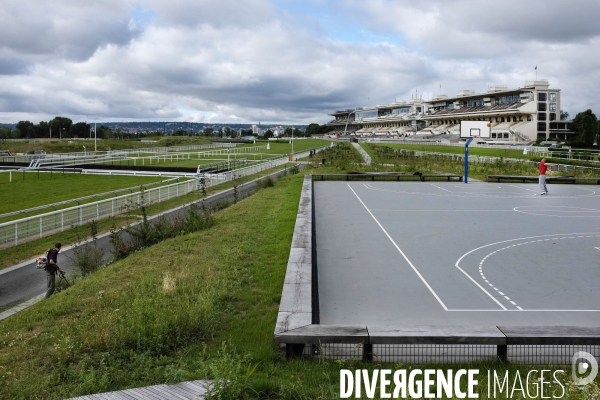 Un nouveau parc à Paris : les pelouses de l hippodrome d Auteuil.