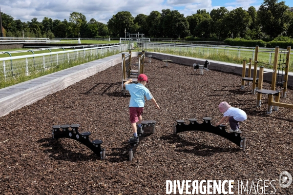 Un nouveau parc à Paris : les pelouses de l hippodrome d Auteuil.