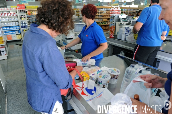 Grèce - Août 2013.Kos.Un supermarche Carrefour