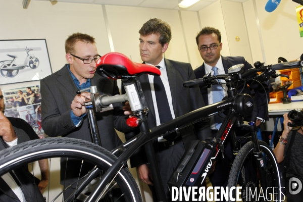 Arnaud MONTEBOURG visite l entreprise SOLEX et l Institut National du Cycle et du Motocycle
