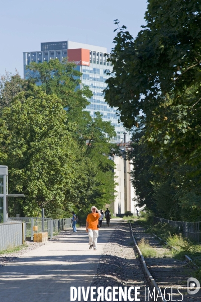 La petite ceinture se  transforme en promenade dans le 15 eme arrondissement