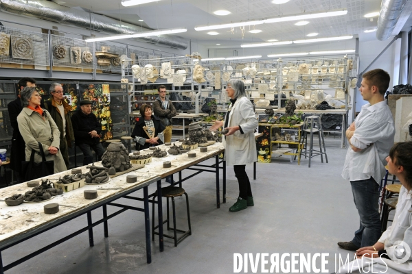 L école Boulle, une formation publique gratuite aux métiers d art.Atelier modelage sous la direction de madame Ampe .