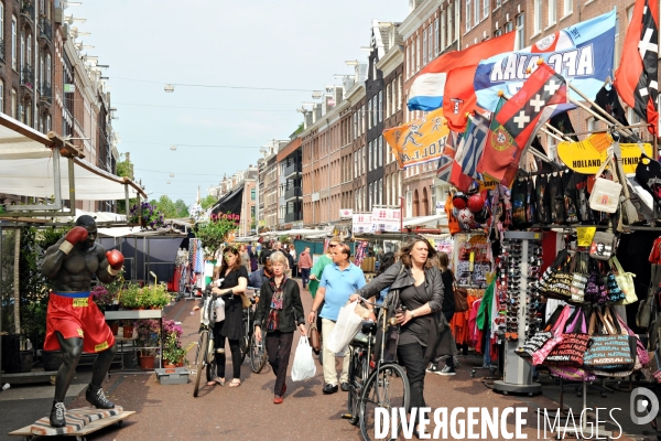 Amsterdam. Le marché Albert Cuyp est le plus celebre au coeur du Pijp, le quartier le plus vivant de la ville