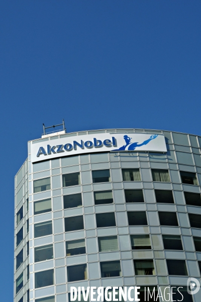 Amsterdam.La tour AKZO NOBEL dans le quartier des affaires à Zuidas.