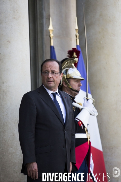 Elysee : Francois Hollande recoit Armando Guebuza