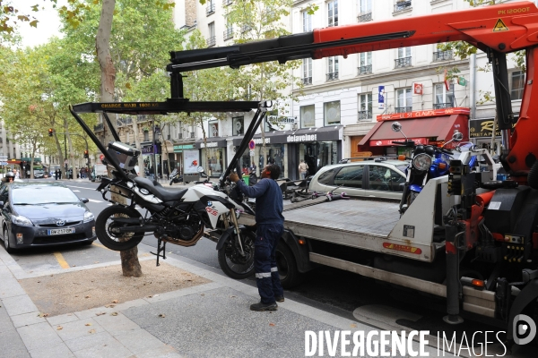 Illustration Septembre 2013.Enlevement de motos avenue de Clichy.