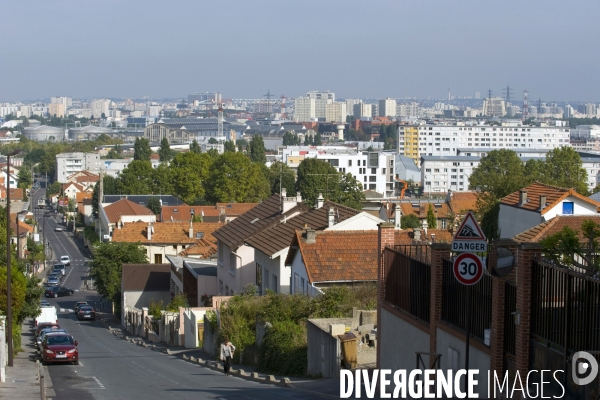 Illustration Septembre 2013.Sur les hauteurs de la ville, d Ivry sur Seine, paysage urbain de la banlieu est
