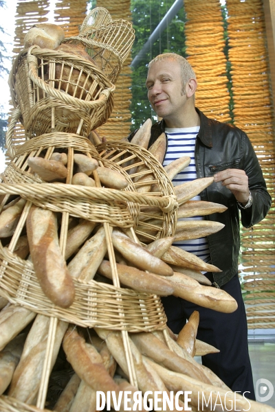 Pain et couture par JP Gaultier