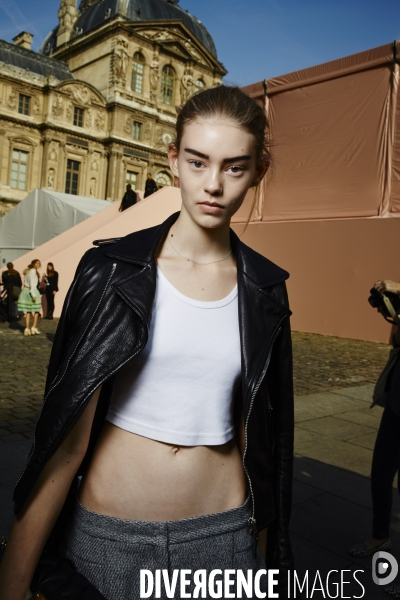 Mannequins defile Vuitton  Fashion week Paris 2 oct 2013