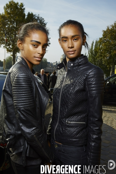 Mannequins defile Vuitton  Fashion week Paris 2 oct 2013