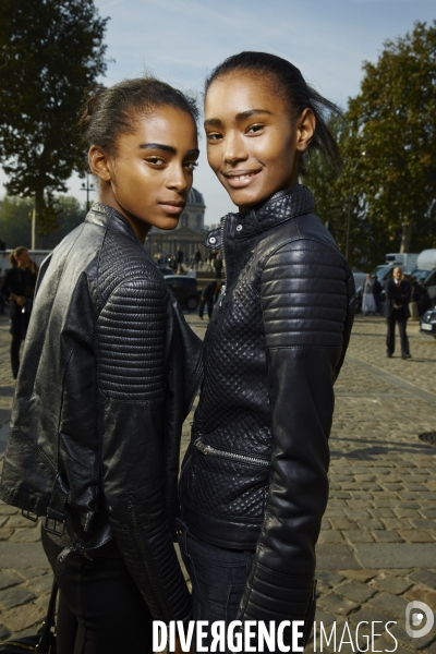 Mannequins defile Vuitton  Fashion week Paris 2 oct 2013
