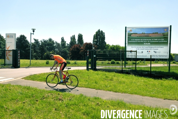 Economie - illustration.Le plateau de Saclay.Le site du synchroton.Soleil.Regroupe au sein de la Communaute d  Agglomeration du Plateau de Saclay une dizaine de villes, un quart  de la recherche francilienne et vise a former un cluster scientifique et tec