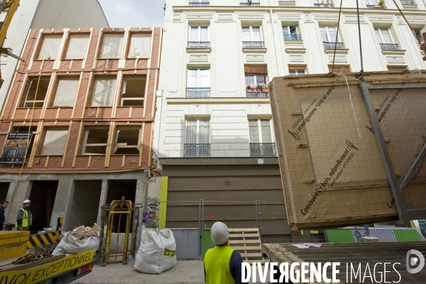 Le bois est là ! Livraison  du quatrieme etage d un immeuble construit tout en bois, sauf la façade en rez de chaussee
