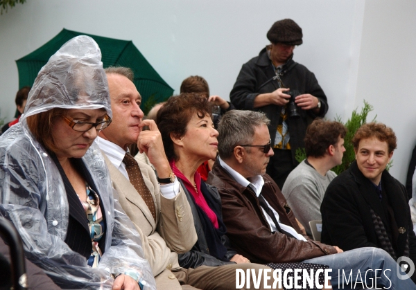 Inauguration d une place coluche a paris