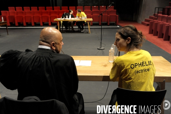 Please  continue Hamlet au Nouveau théâtre de Montreuil