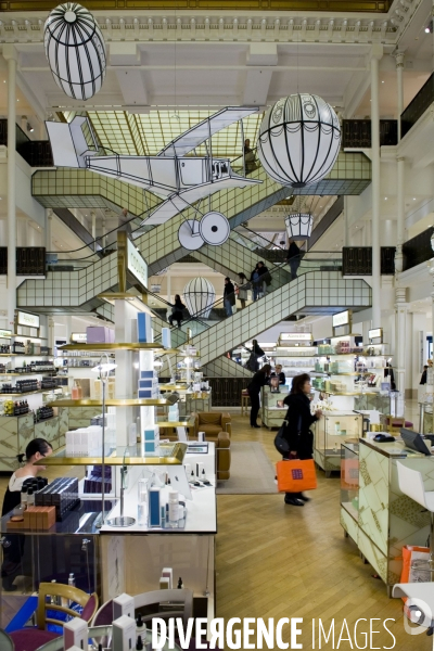 Commerce illustration.e Bon Marché, le plus ancien grand magasin de la capitale fete cette annee ses 160 années d exitence