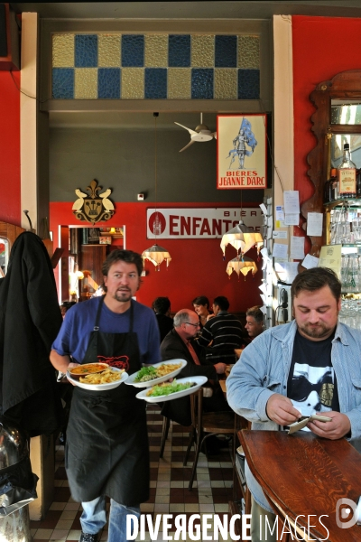 Commerce illustration.Le service de midi à la Ducasse,un estaminet lillois