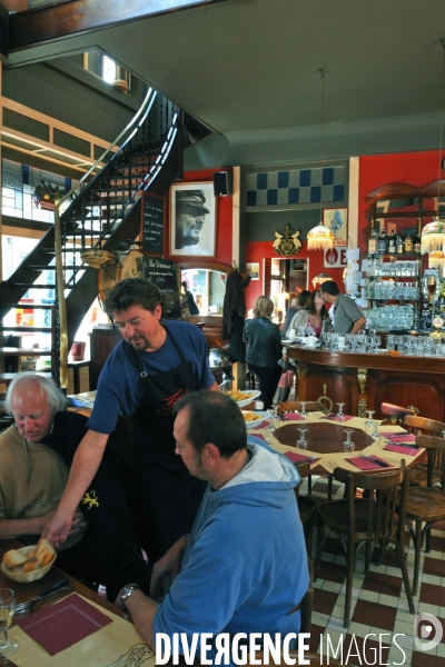 Commerce illustration.Le service de midi à la Ducasse,un estaminet lillois