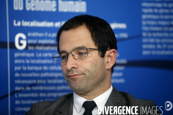 Pierre Moscovici et Benoit Hamon visitent Généthon