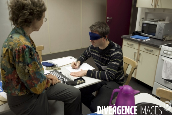 Illustration  Octobre 2013.Atelier au siége de la Fédération des Aveugles et Handicapés Visuels.