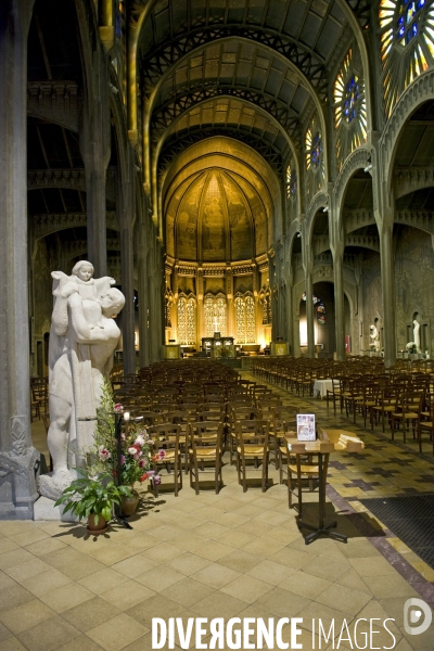 Illustration - Octobre 2013.L église saint Christophe de Javel premiere eglise construite en 1926 avec des elements de ciments armé moule