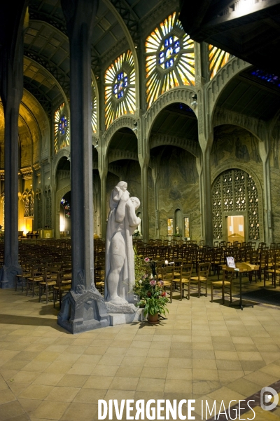 Illustration - Octobre 2013.L église saint Christophe de Javel premiere eglise construite en 1926 avec des elements de ciments armé moule