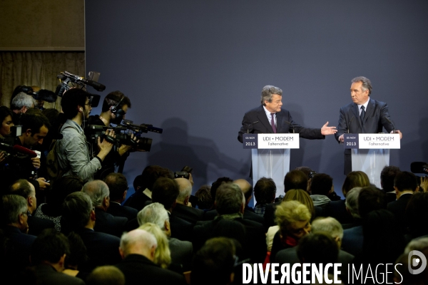 François BAYROU, président du MODEM, et Jean-Louis BORLOO, président de l UDI, présentent la nouvelle alliance des deux partis centristes, baptisée  L ALTERNATIVE .