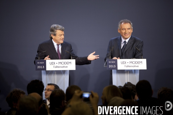 François BAYROU, président du MODEM, et Jean-Louis BORLOO, président de l UDI, présentent la nouvelle alliance des deux partis centristes, baptisée  L ALTERNATIVE .