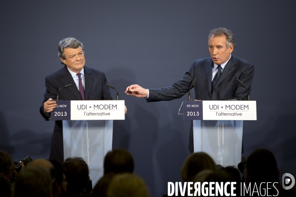 François BAYROU, président du MODEM, et Jean-Louis BORLOO, président de l UDI, présentent la nouvelle alliance des deux partis centristes, baptisée  L ALTERNATIVE .