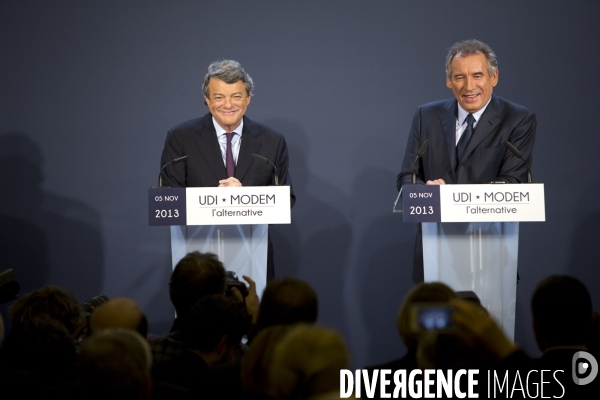 François BAYROU, président du MODEM, et Jean-Louis BORLOO, président de l UDI, présentent la nouvelle alliance des deux partis centristes, baptisée  L ALTERNATIVE .