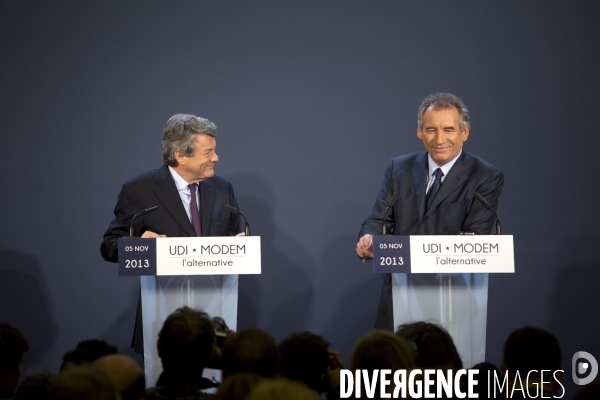 François BAYROU, président du MODEM, et Jean-Louis BORLOO, président de l UDI, présentent la nouvelle alliance des deux partis centristes, baptisée  L ALTERNATIVE .